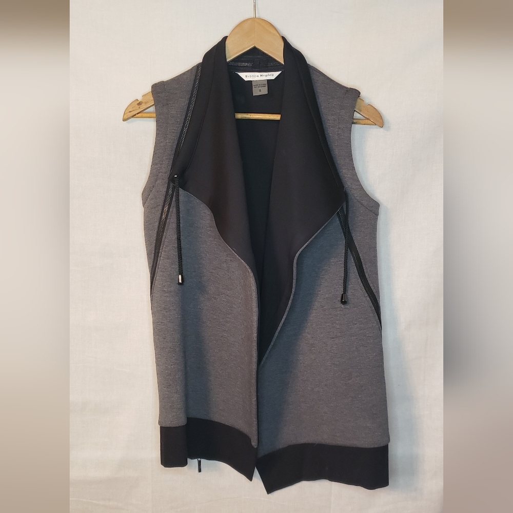 Peter Nygard Gray and Black Vest